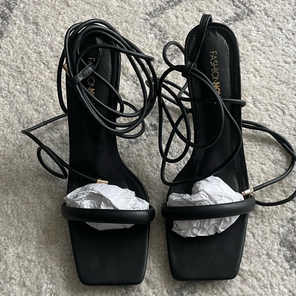 NWOT- Fashion Nova Black & Gold Tie Up Heeled Sandals - Picture 10 of 12